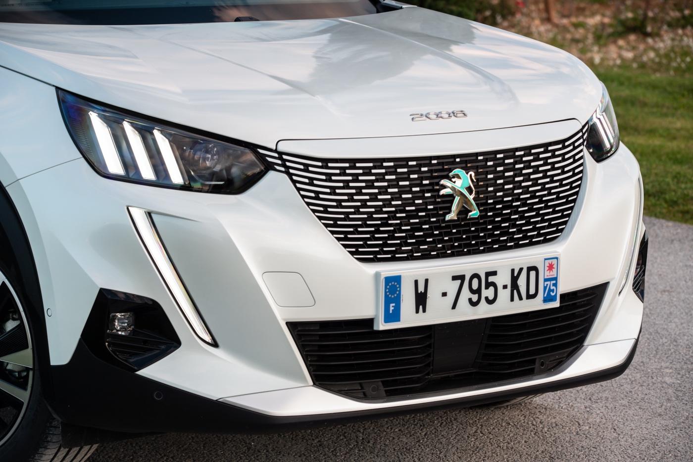 Peugeot_e-2008_054