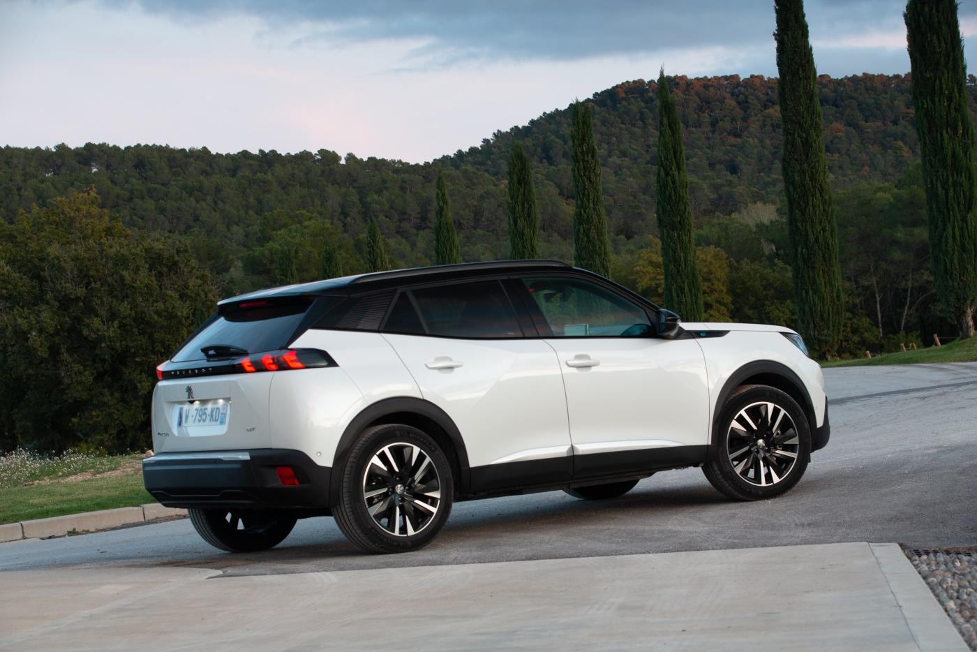 Peugeot_e-2008_063
