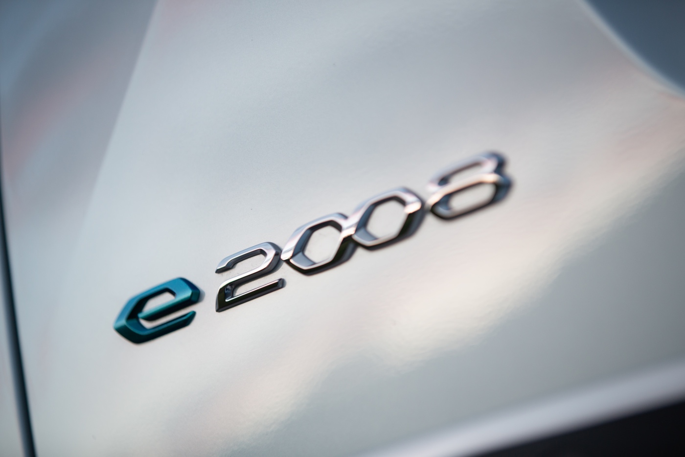 Peugeot_e-2008_065