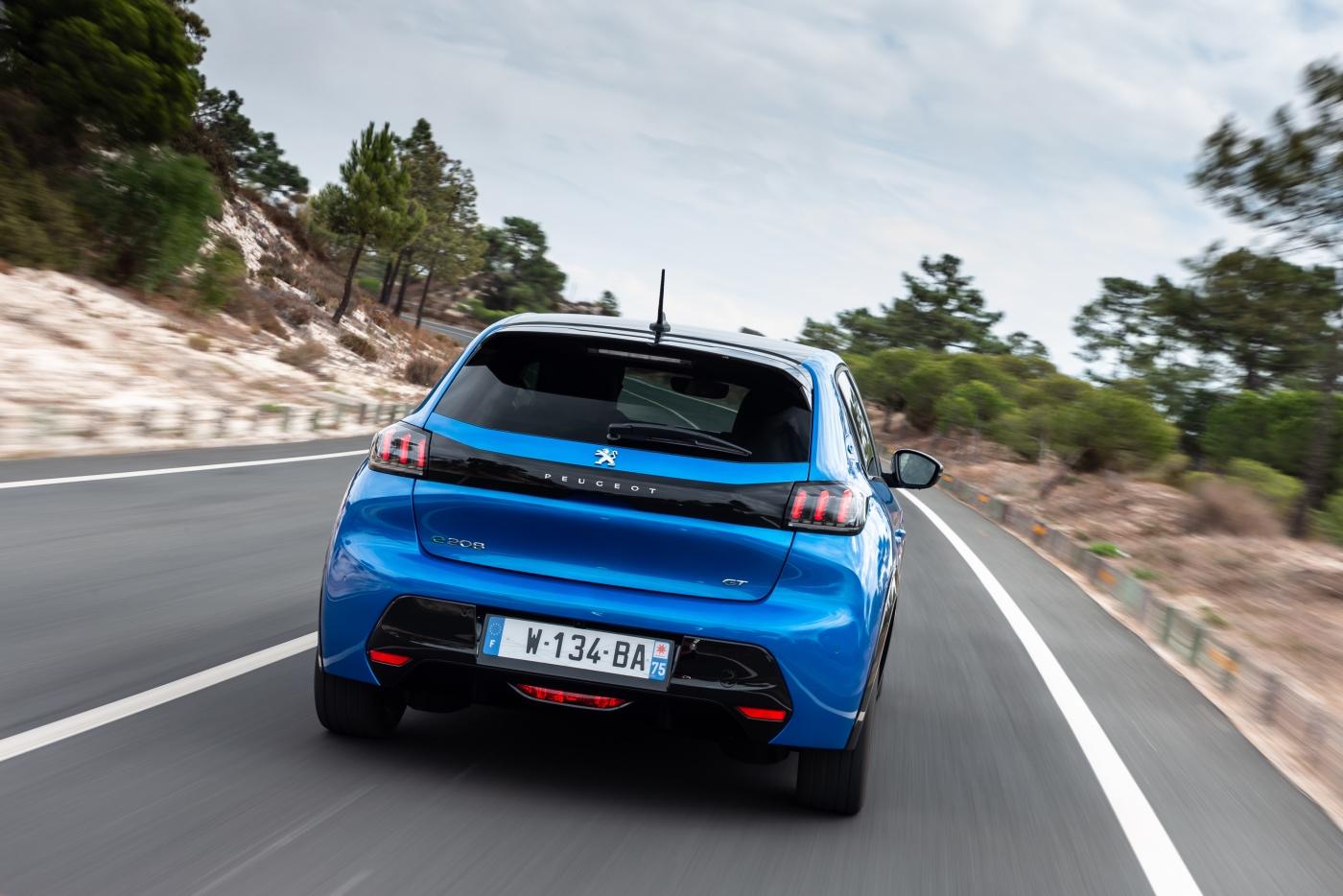 Peugeot_e208_014
