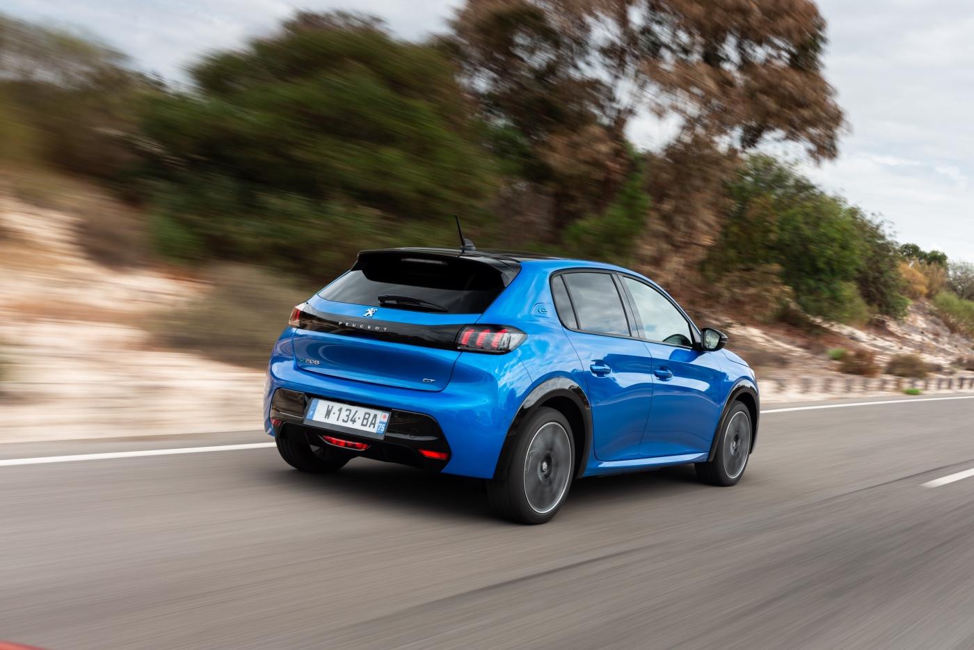 Peugeot_e208_016