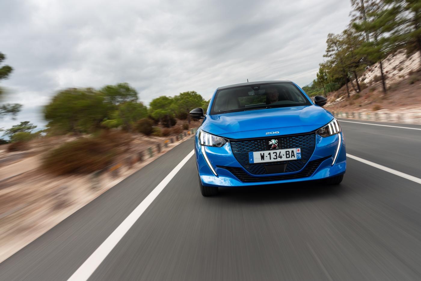 Peugeot_e208_020