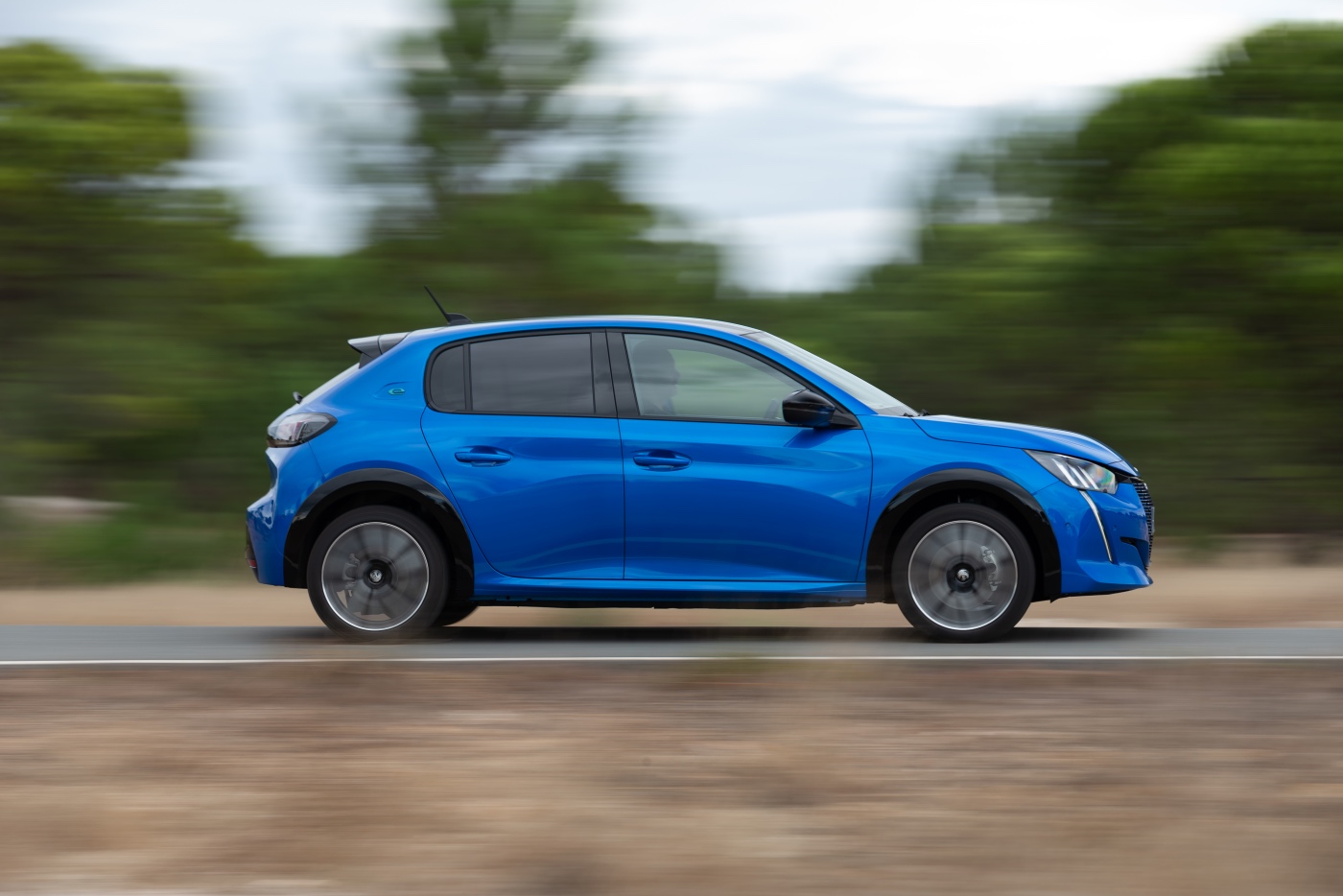 Peugeot_e208_027