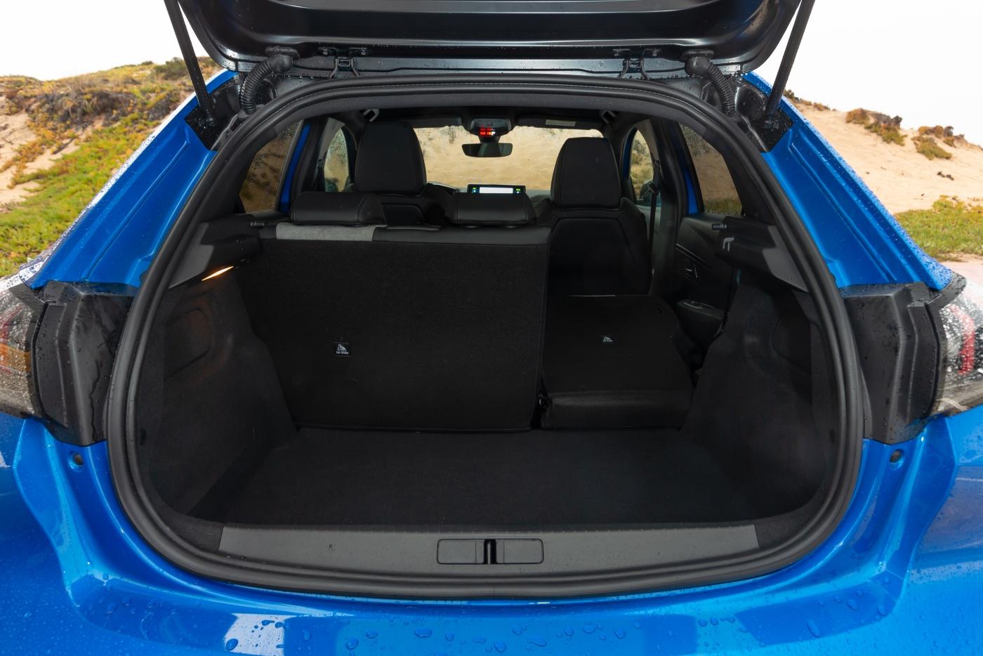 Peugeot_e208_060