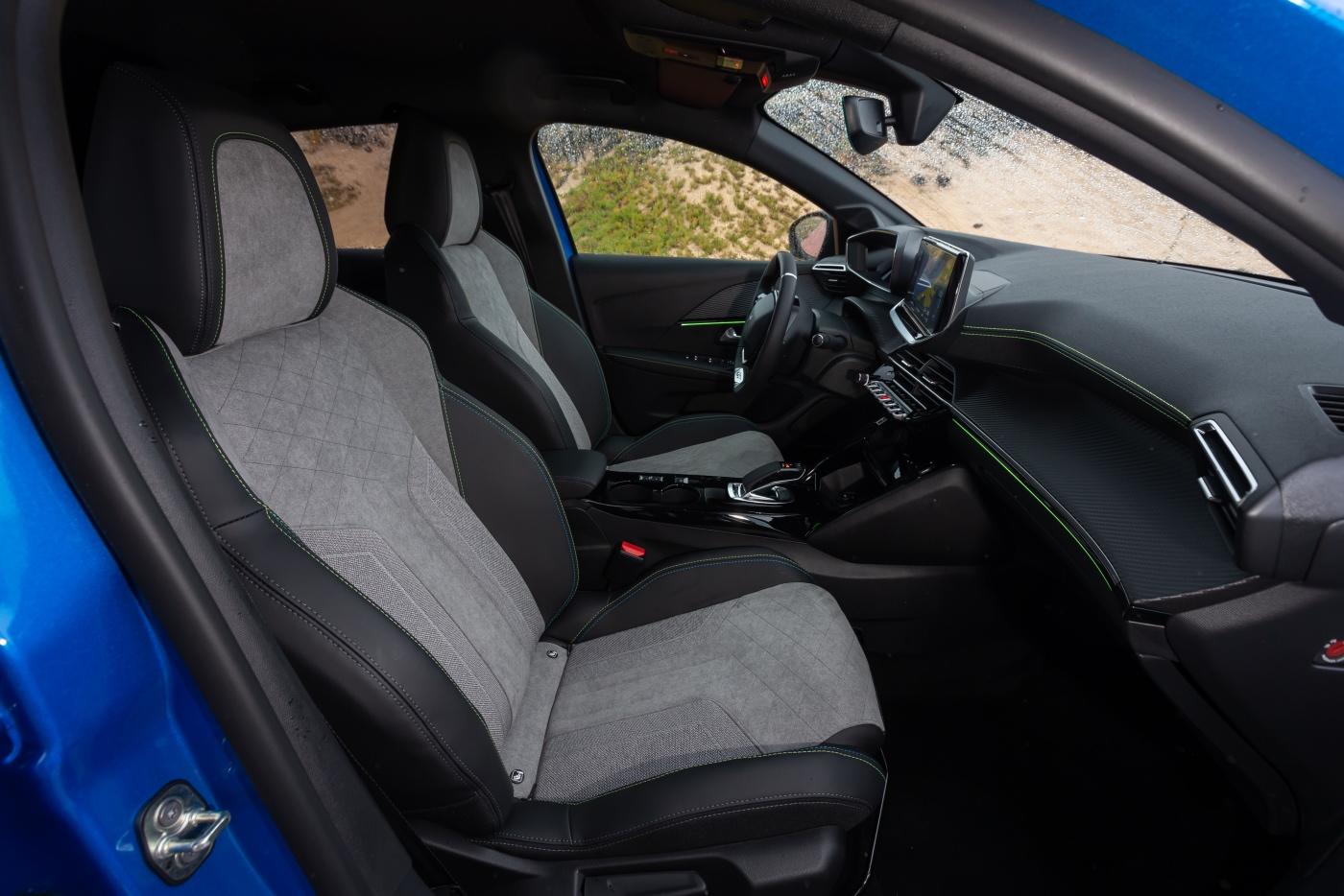 Peugeot_e208_062