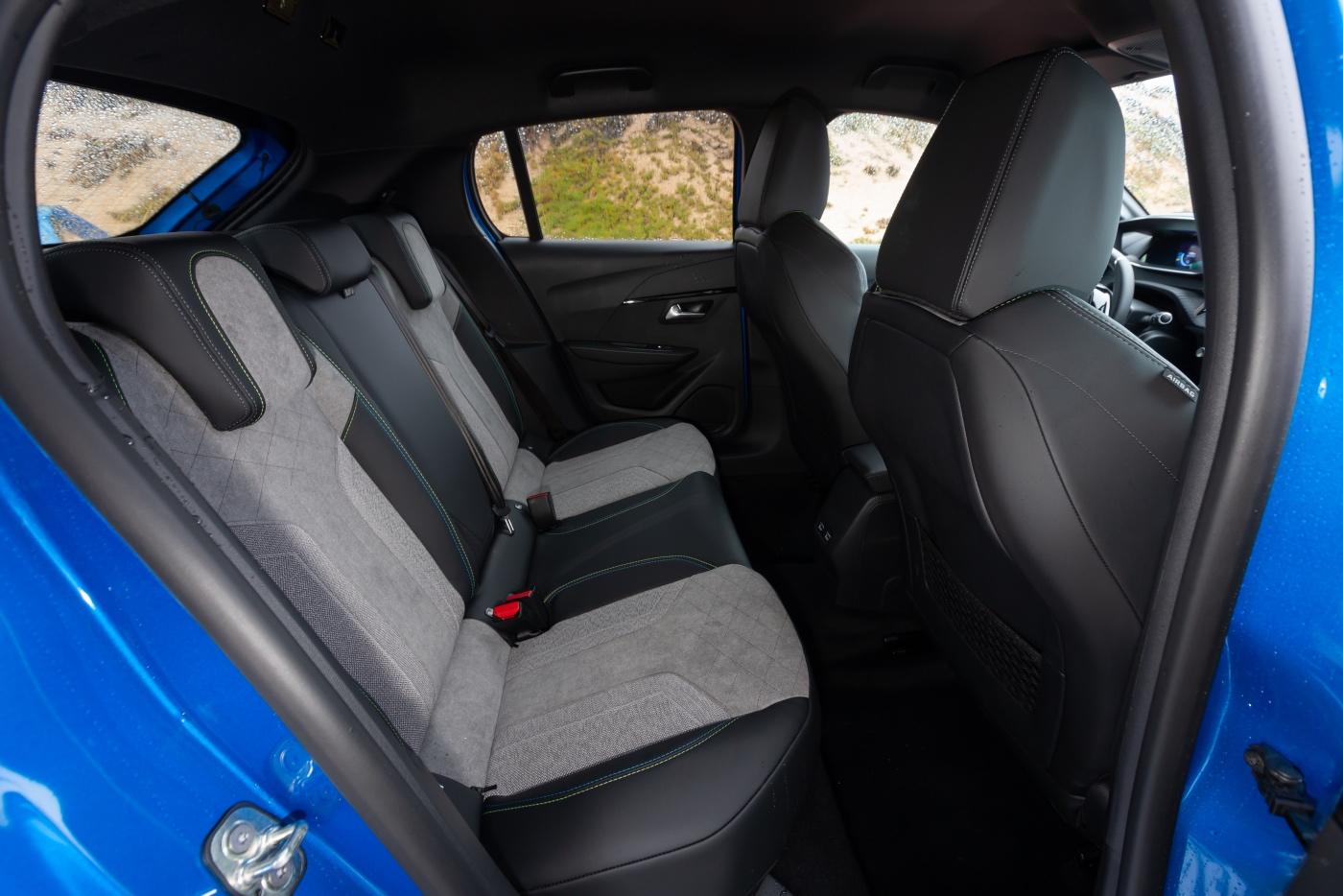 Peugeot_e208_063