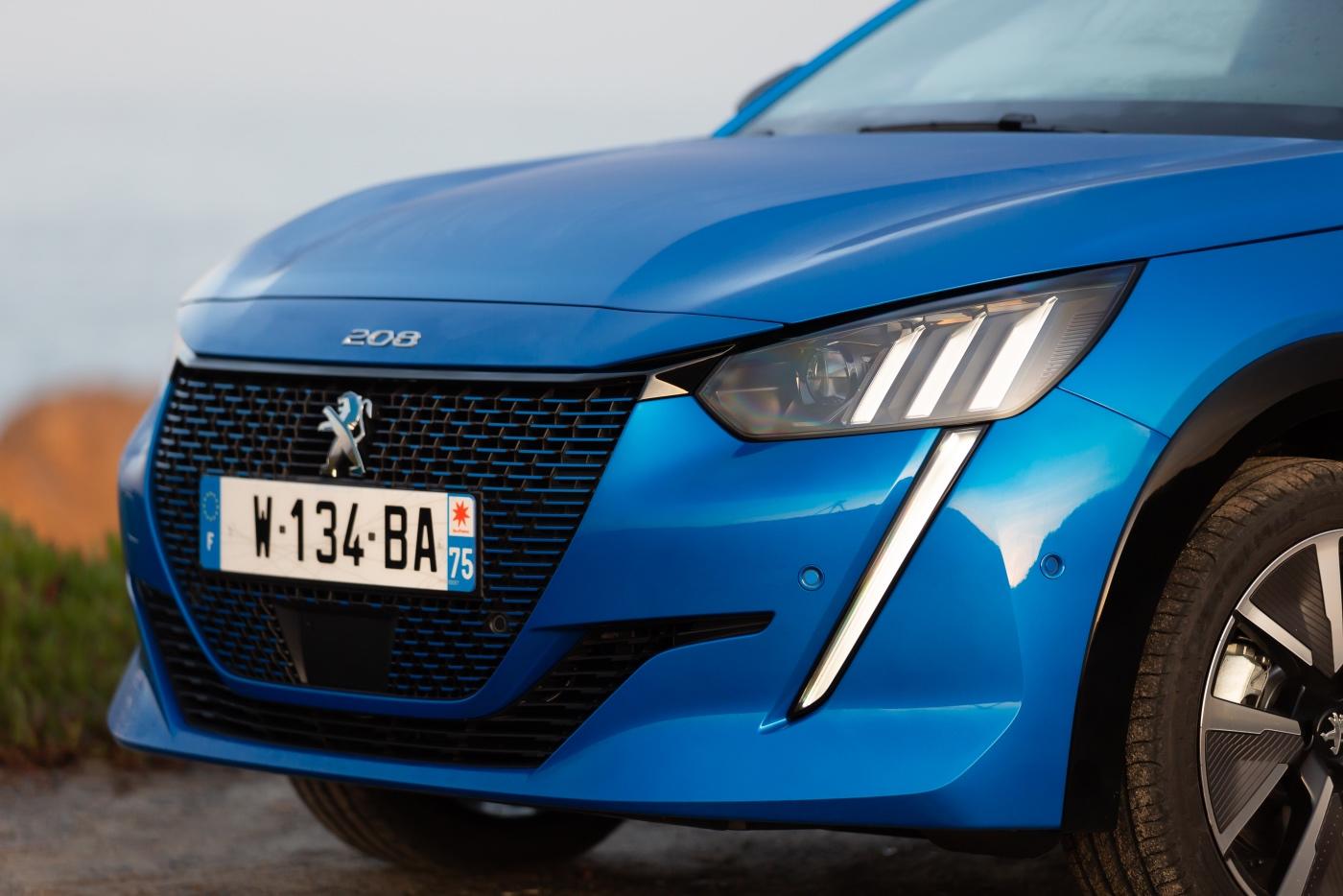 Peugeot_e208_067
