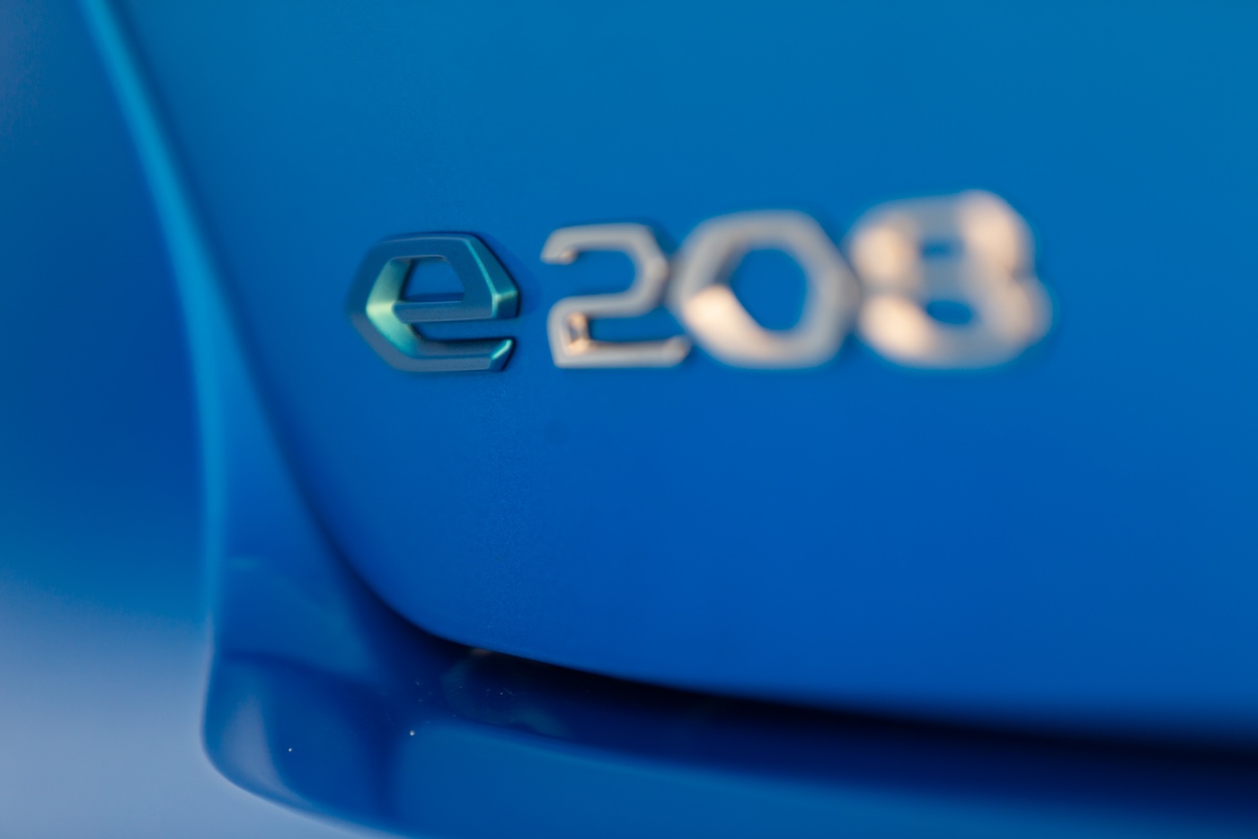 Peugeot_e208_078