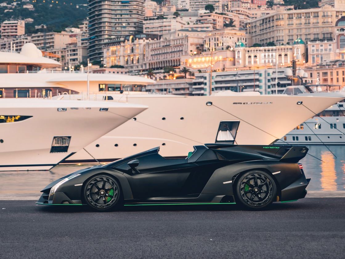 stunning-2015-lamborghini-veneno-roadster-heads-to-auction_4