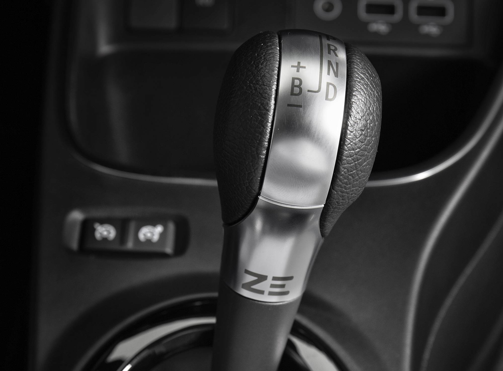 TwingoZE_gearshift_lever_