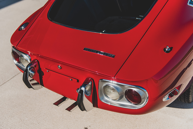 1967-Toyota-2000GT-_11