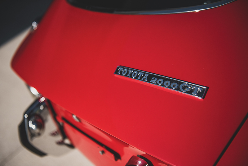 1967-Toyota-2000GT-_12