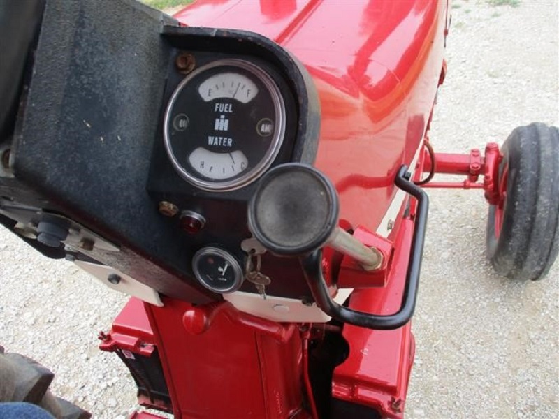 1971internationalfarmall1026hydro2wdtractor-58