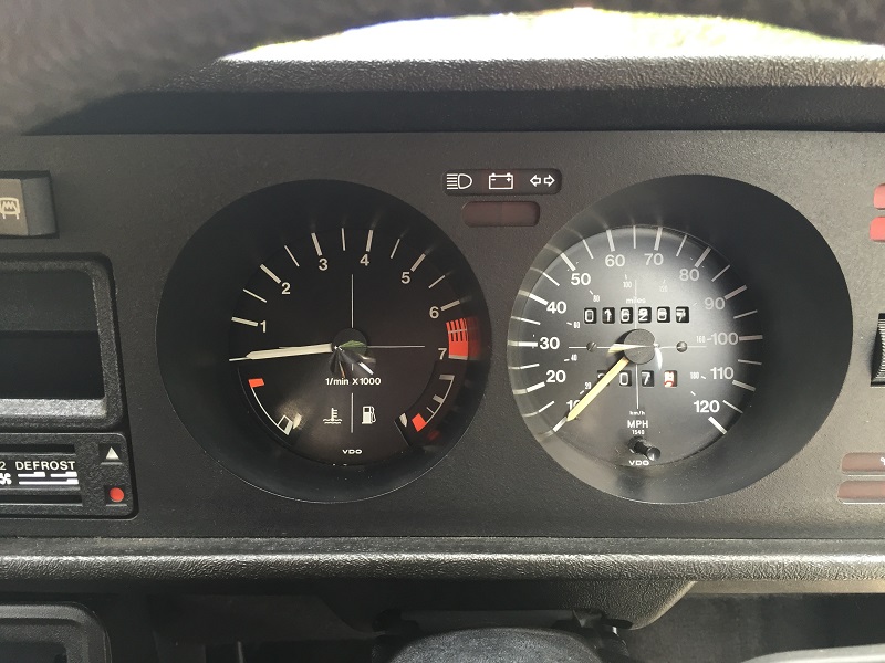 1979-Volkswagen-Golf-GTI-1.6-Mk1-Series-1-interior-5