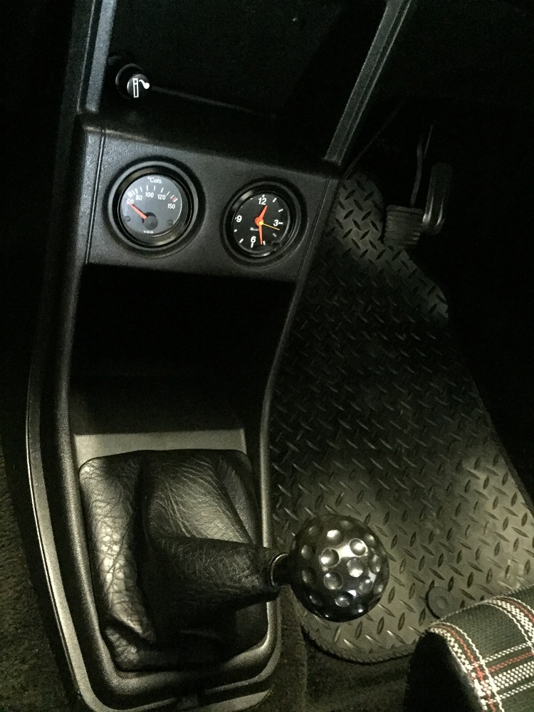 1979-Volkswagen-Golf-GTI-1.6-Mk1-Series-1-interior-6