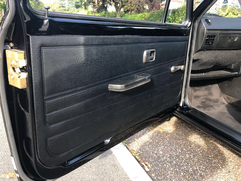 1979-Volkswagen-Golf-GTI-1.6-Mk1-Series-1-interior-8