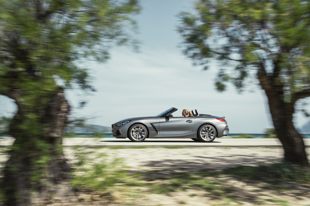 P90318570_highRes_the-new-bmw-z4-roads_Easy-Resize.com