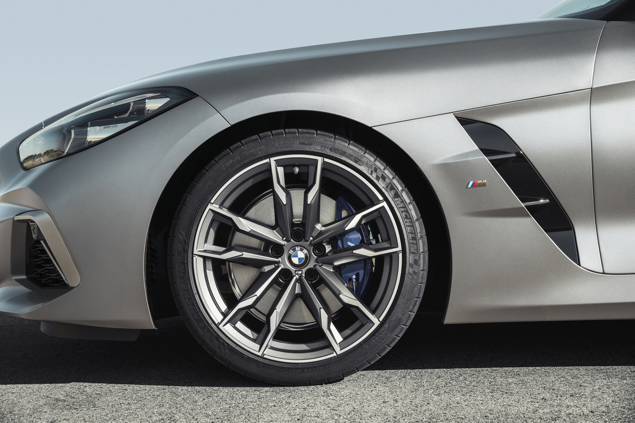 P90318591_highRes_the-new-bmw-z4-roads_Easy-Resize.com