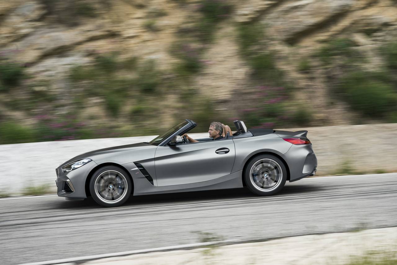 P90318611_highRes_the-new-bmw-z4-roads_Easy-Resize.com
