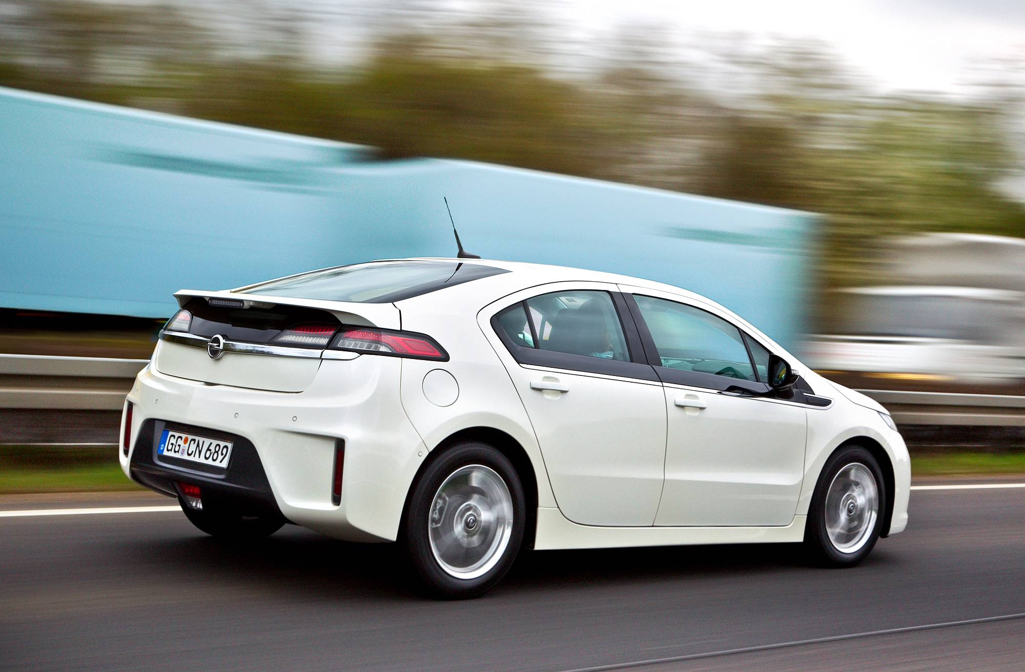 2011-Opel-Ampera-265052