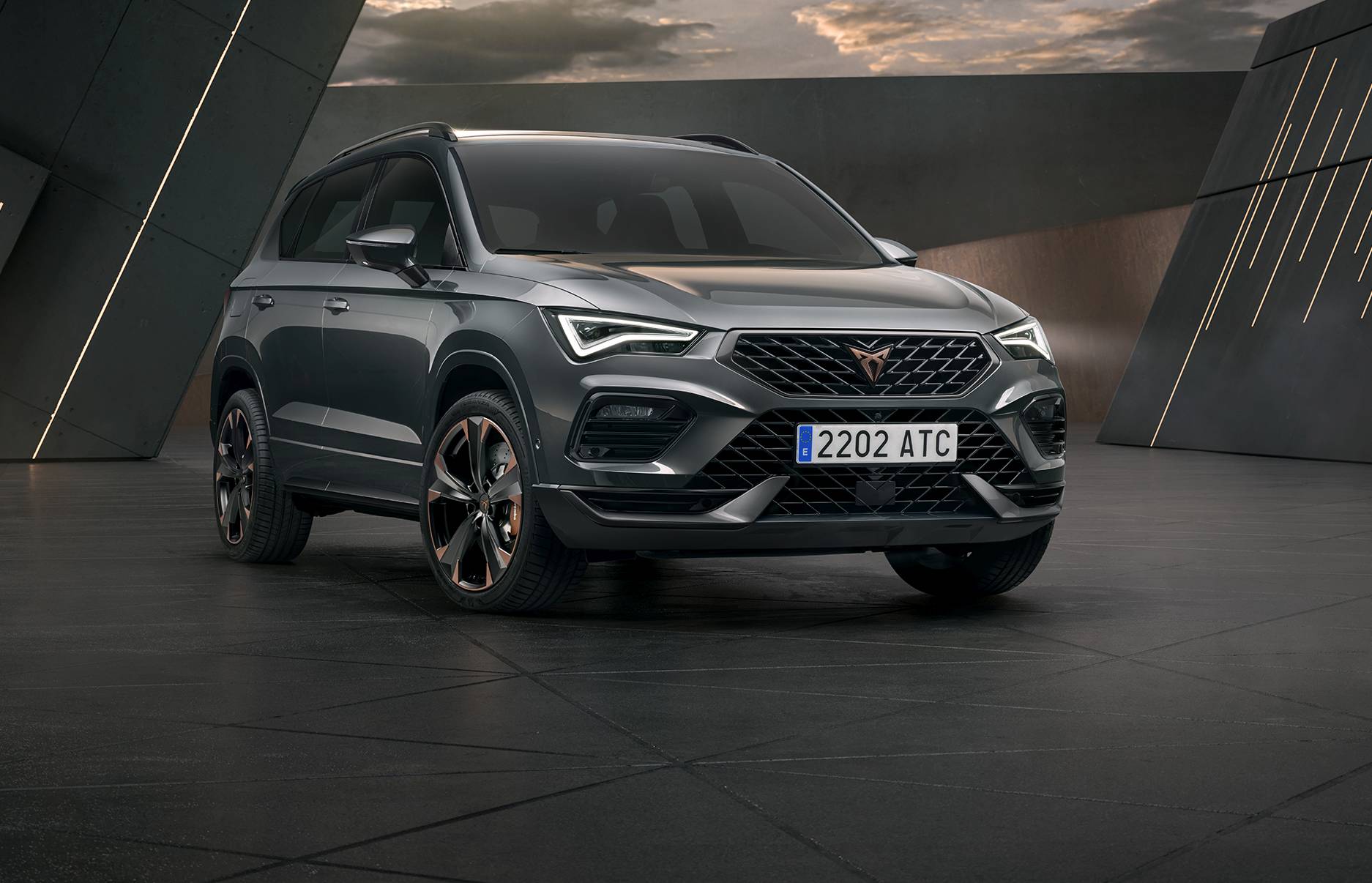 001CUPRA_Ateca_3-4_Front_LowRes