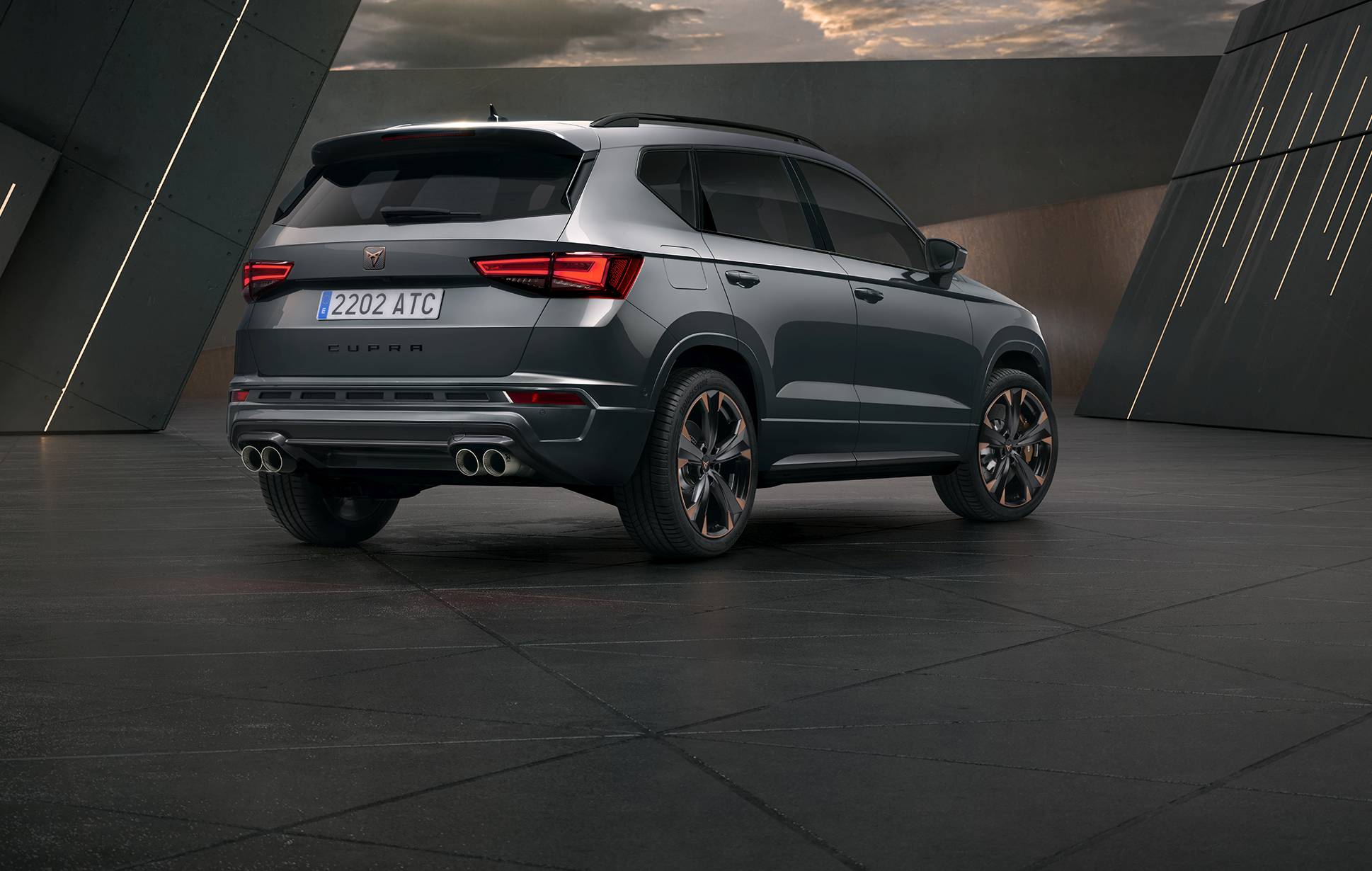 006CUPRA_Ateca_3-4_Rear_LowRes