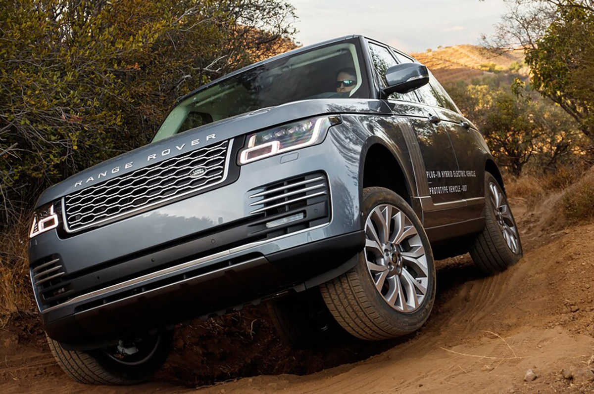 2019-Range-Rover-P400e-front-view-02