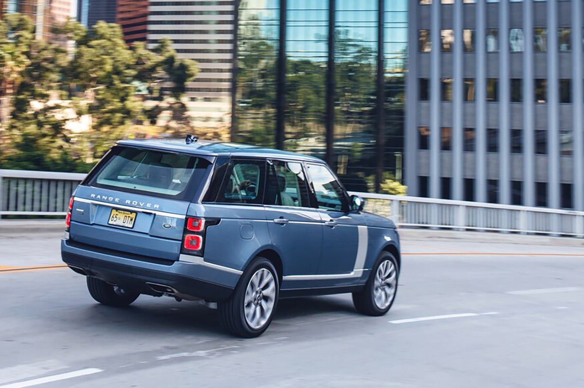 2019-Range-Rover-P400e-rear-three-quarter-in-motion-05