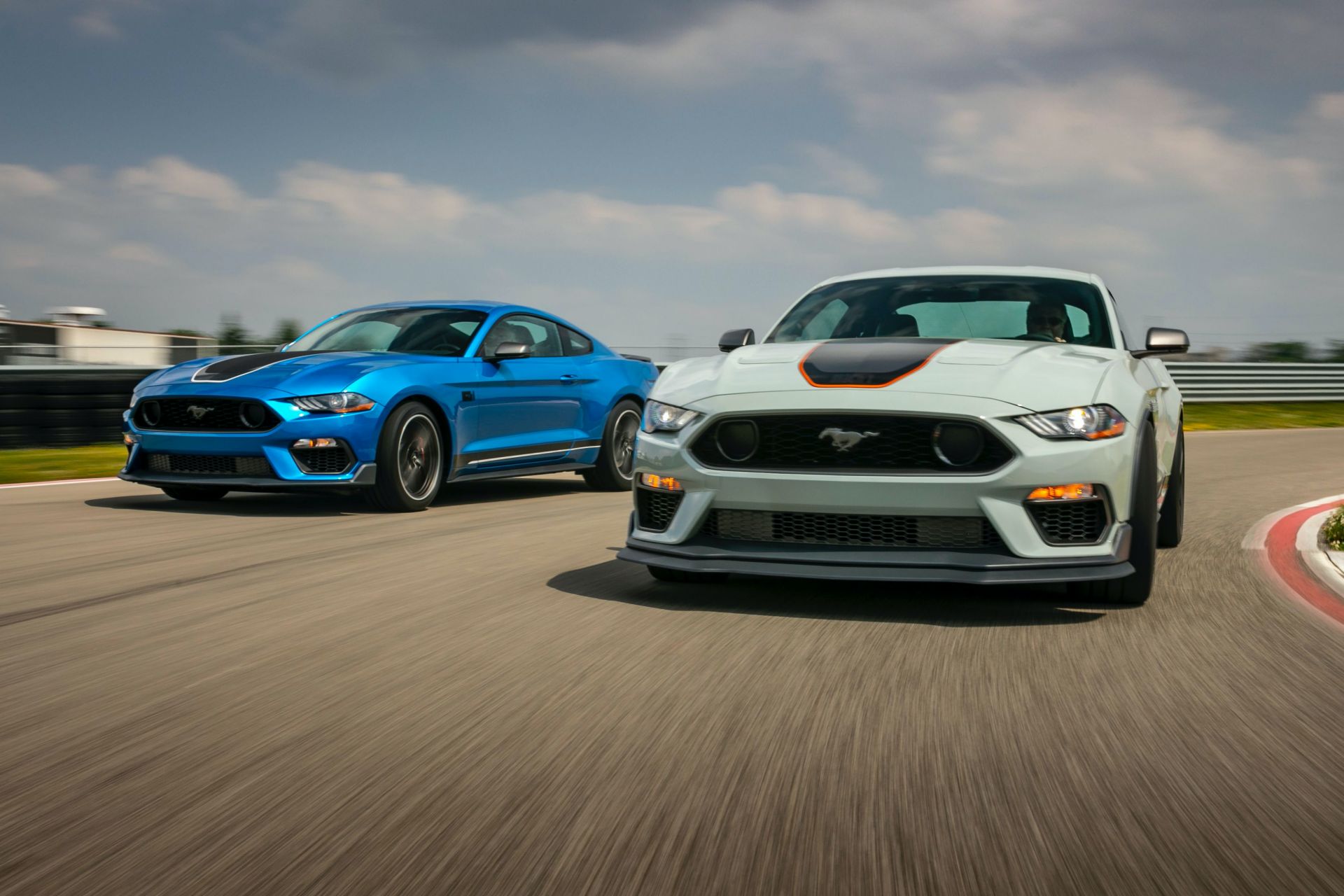 2021-Ford-Mustang-Mach-1-16