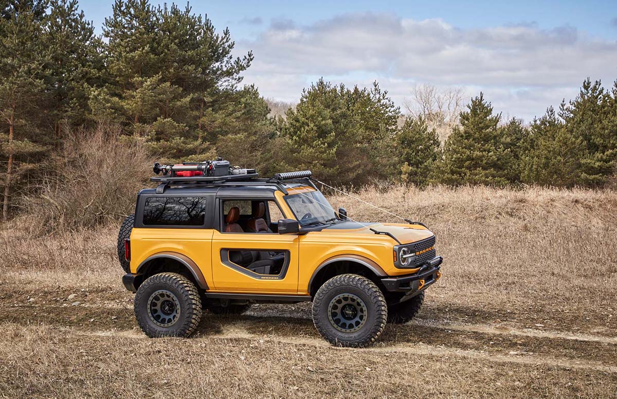 2021-ford-bronco_100752195_h