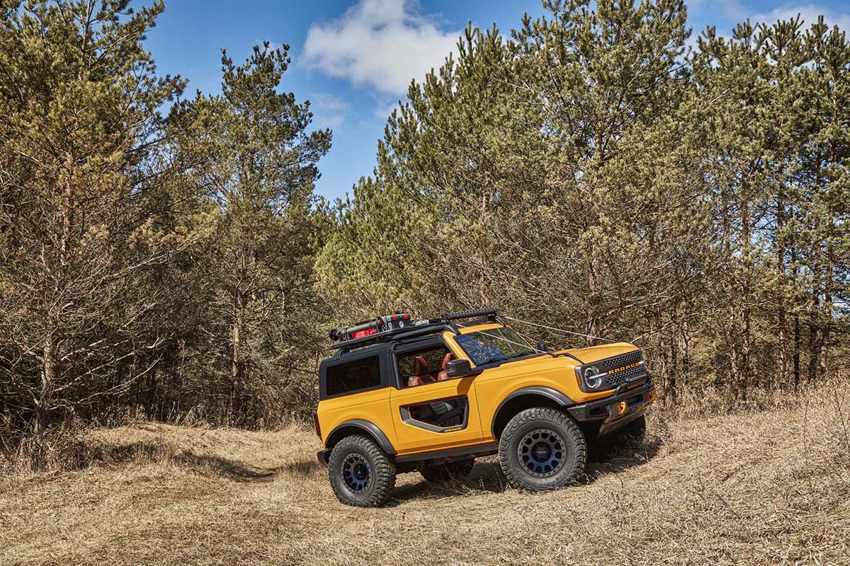 2021-ford-bronco_100752197_h