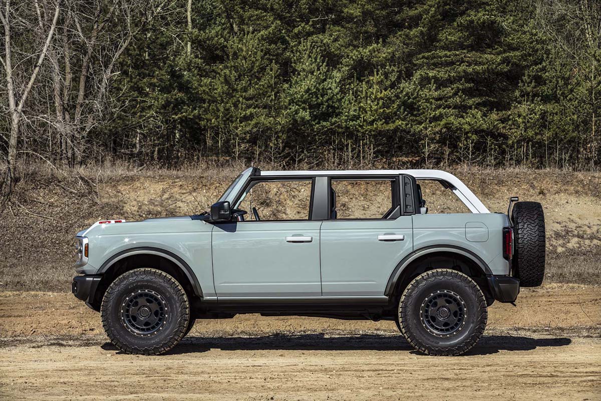 2021-ford-bronco_100752216_h