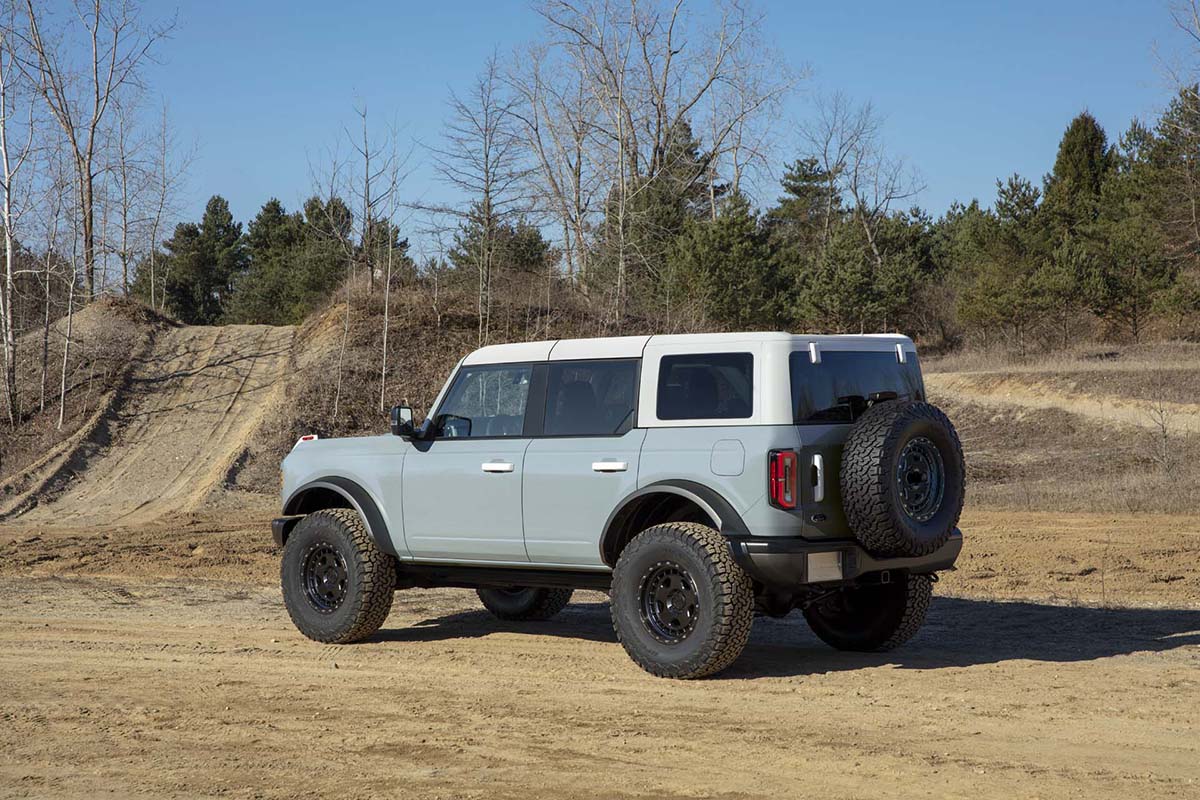 2021-ford-bronco_100752220_h