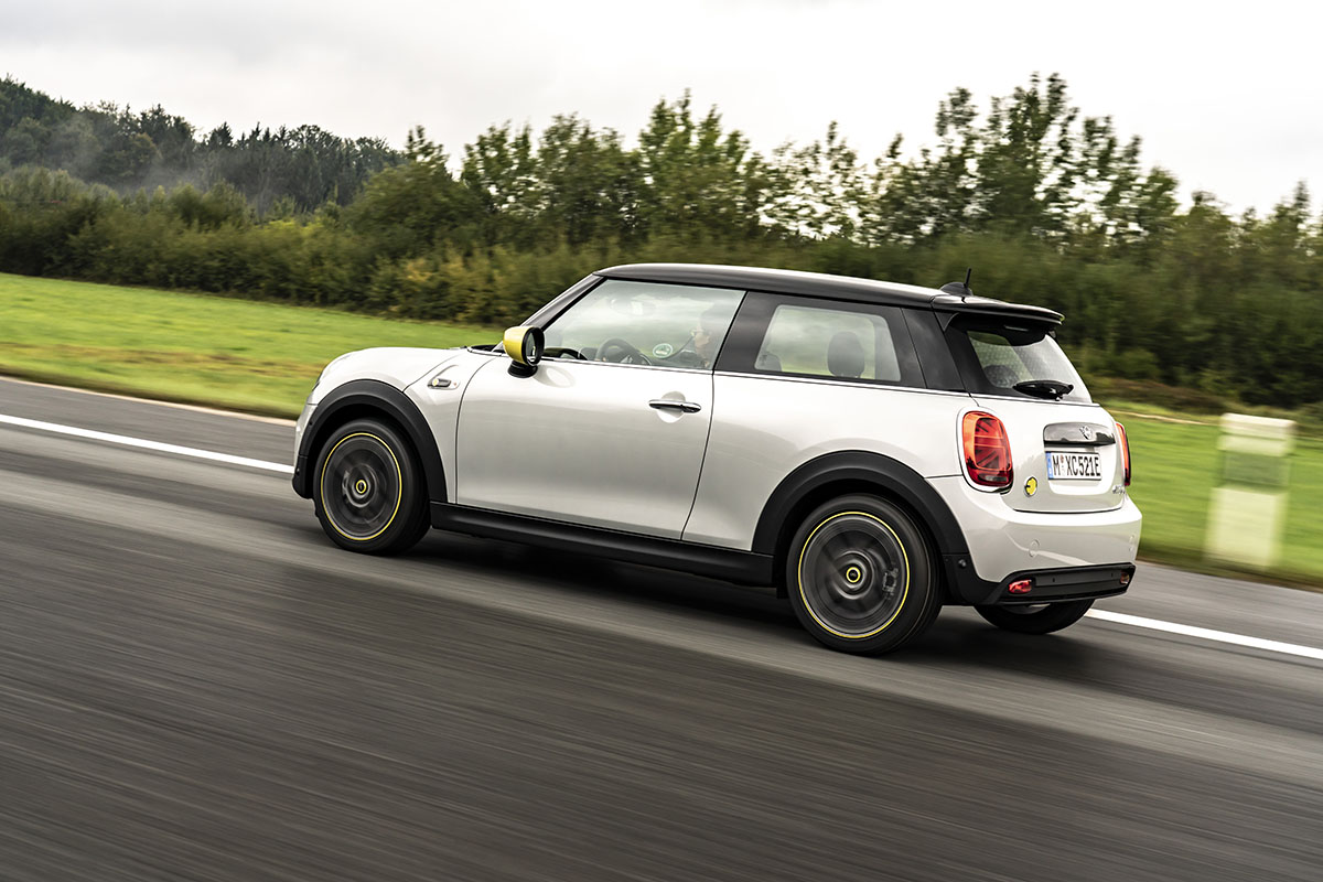 P90365124_highRes_mini-cooper-se-09-19