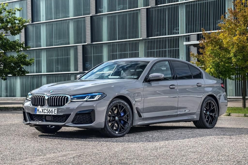 2021-bmw-545e-photos-02