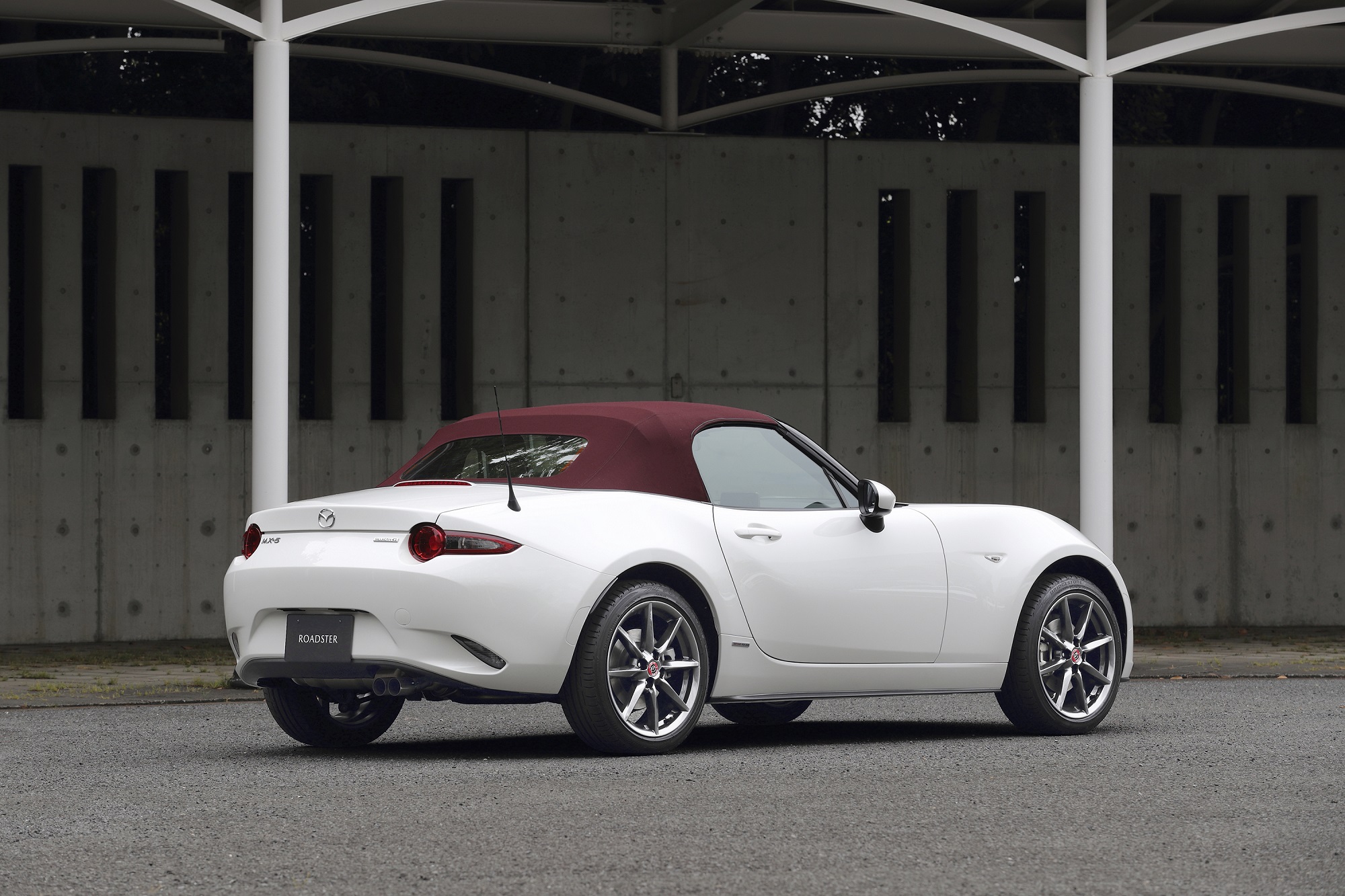 MAZDA_MX-5_100th Anniversary_ (5)