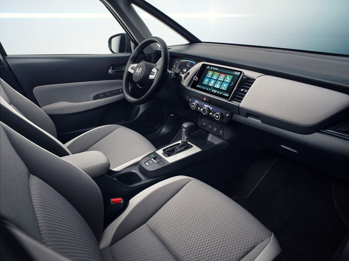 Honda-Jazz-e-Crosstar-interior-2