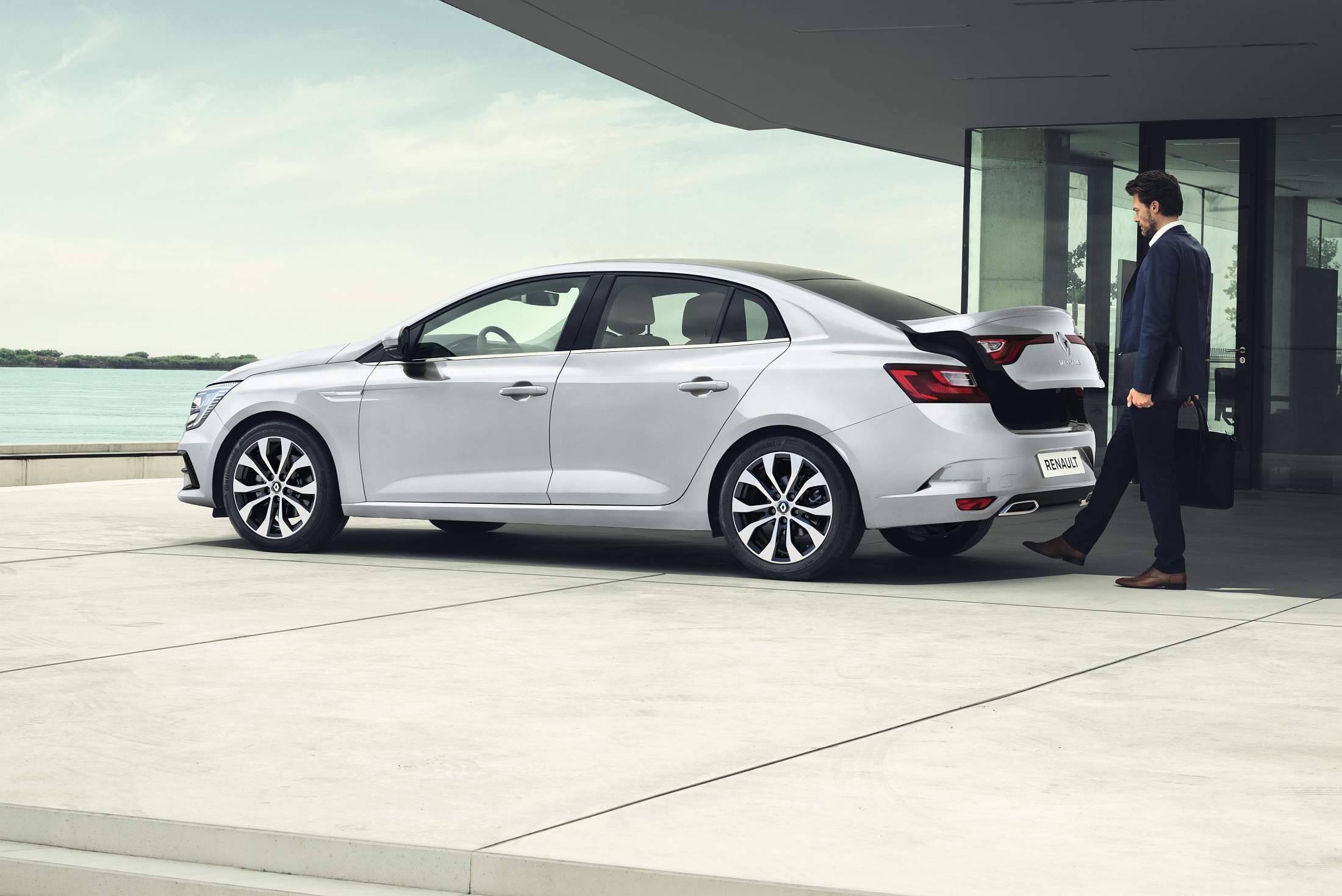 RENAULT MEGANE IV SEDAN (LFF)