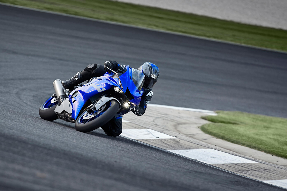 2021_YAM_YZFR6RACE_EU_DPBMC_ACT_005_03_preview