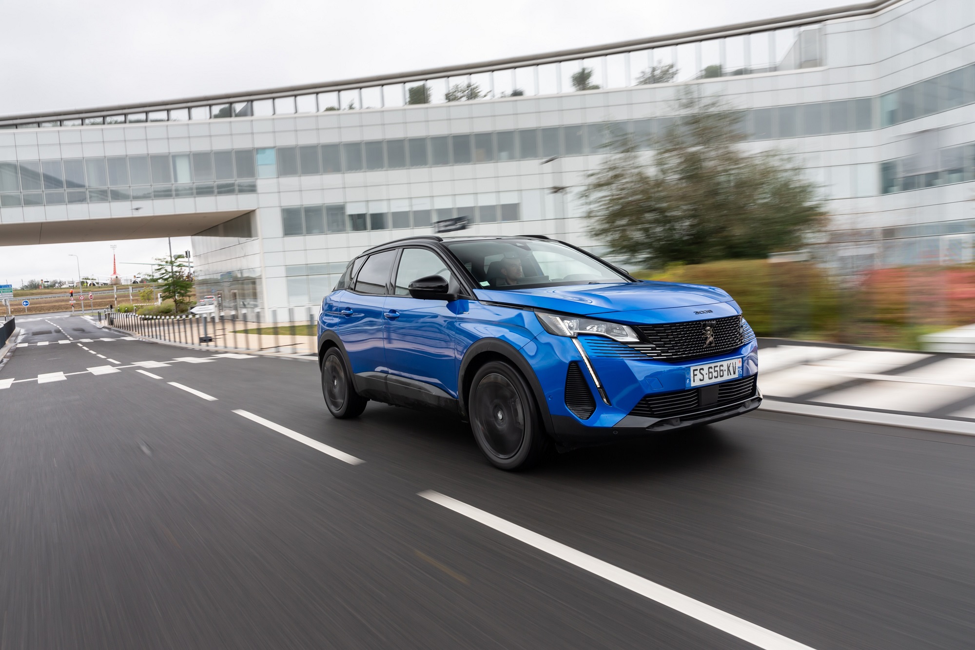 PEUGEOT_3008 HYBRID225_1020TC037A
