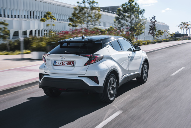 2016_toyota_chr_12t_dynamic_08