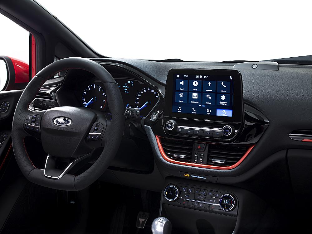 ford_fiesta2016_st-line_middle_console_09
