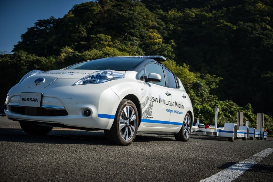 426165234_nissan_introduces_driverless_towing_system_at_oppama_plant-960×600
