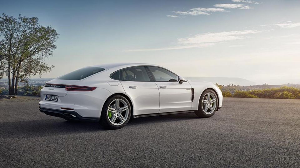 high_panamera_4_e_hybrid_2016_porsche_ag-3-1-960×600