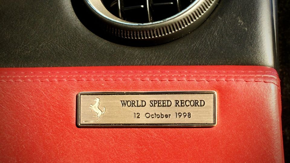 2000-ferrari-550-maranello-world-speed-record-plaque-hr-960×600