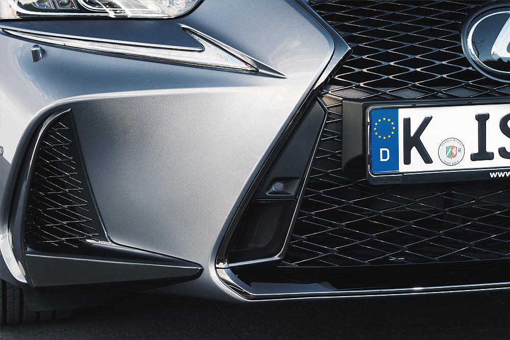 2017_lexus_is_200t_detail_1