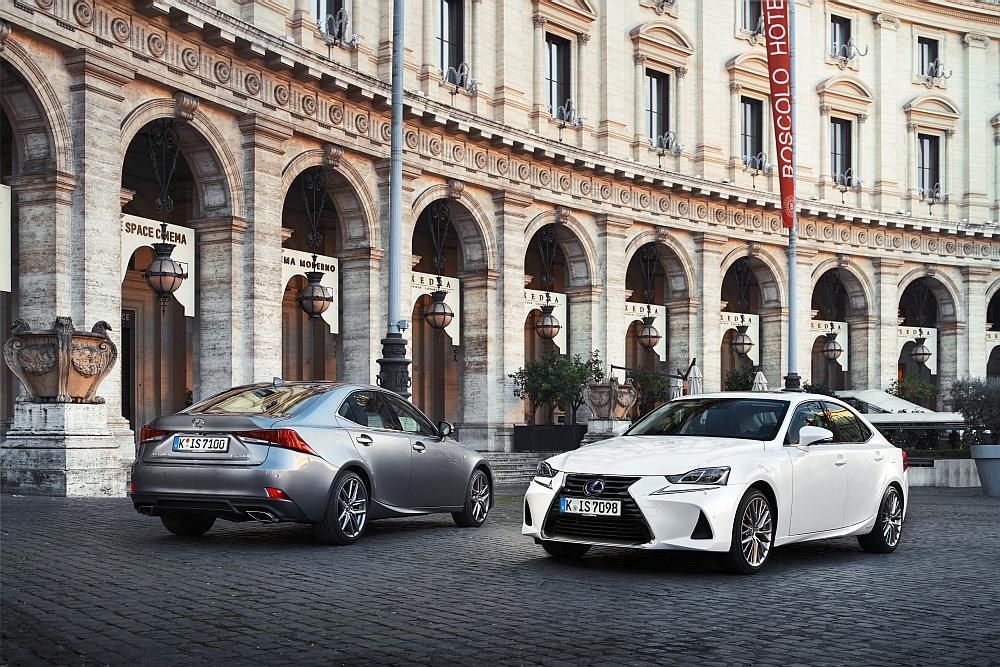 2017_lexus_is_group