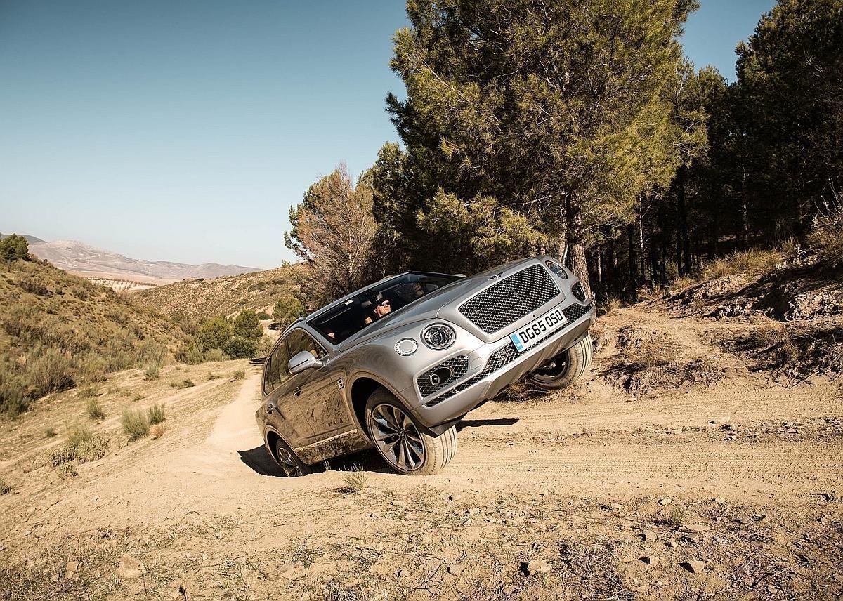 bentley-bentayga-2016-1600-14