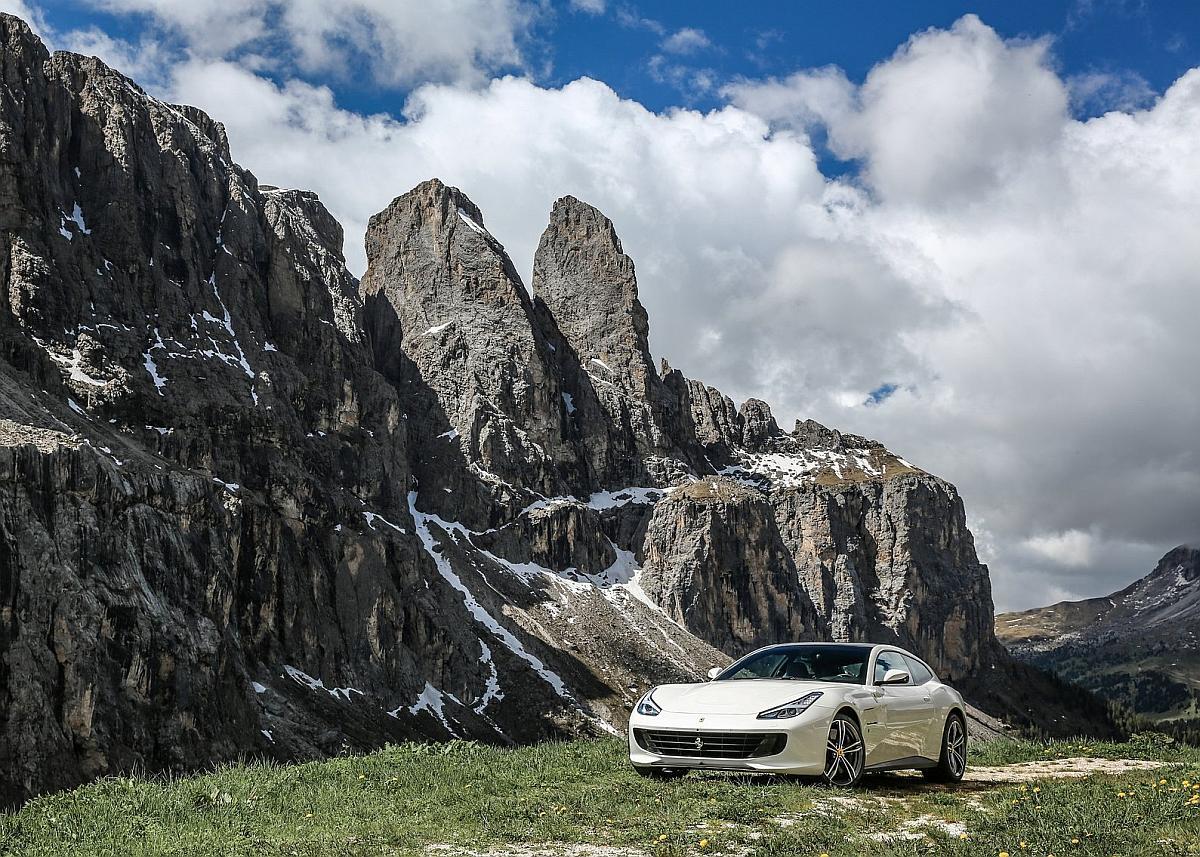 ferrari-gtc4_lusso-2017-1600-0b