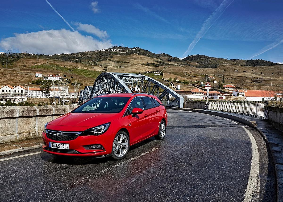 opel-astra_sports_tourer-2016-1600-13